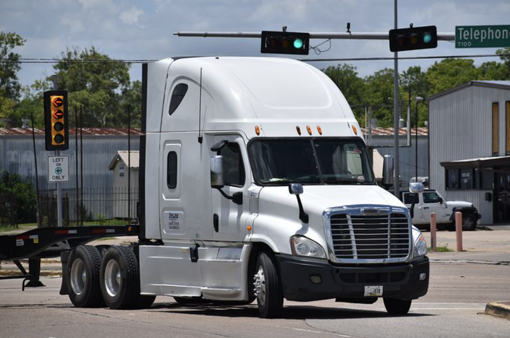 this image shows on-site truck repair in Clarksville, TN